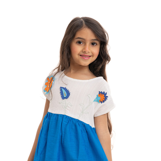 white*blue short sleev dress with chest stitching