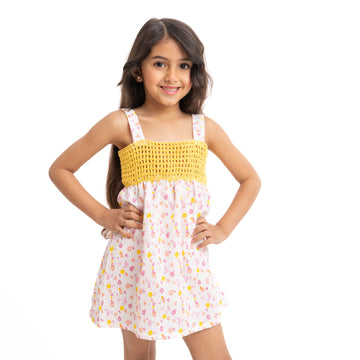 Girls' yellow dress with tricot on the chest