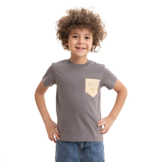 Boys' gray t-shirt with a patterned pocket