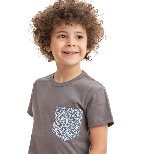 Gray boys' t-shirt with a pocket pattern