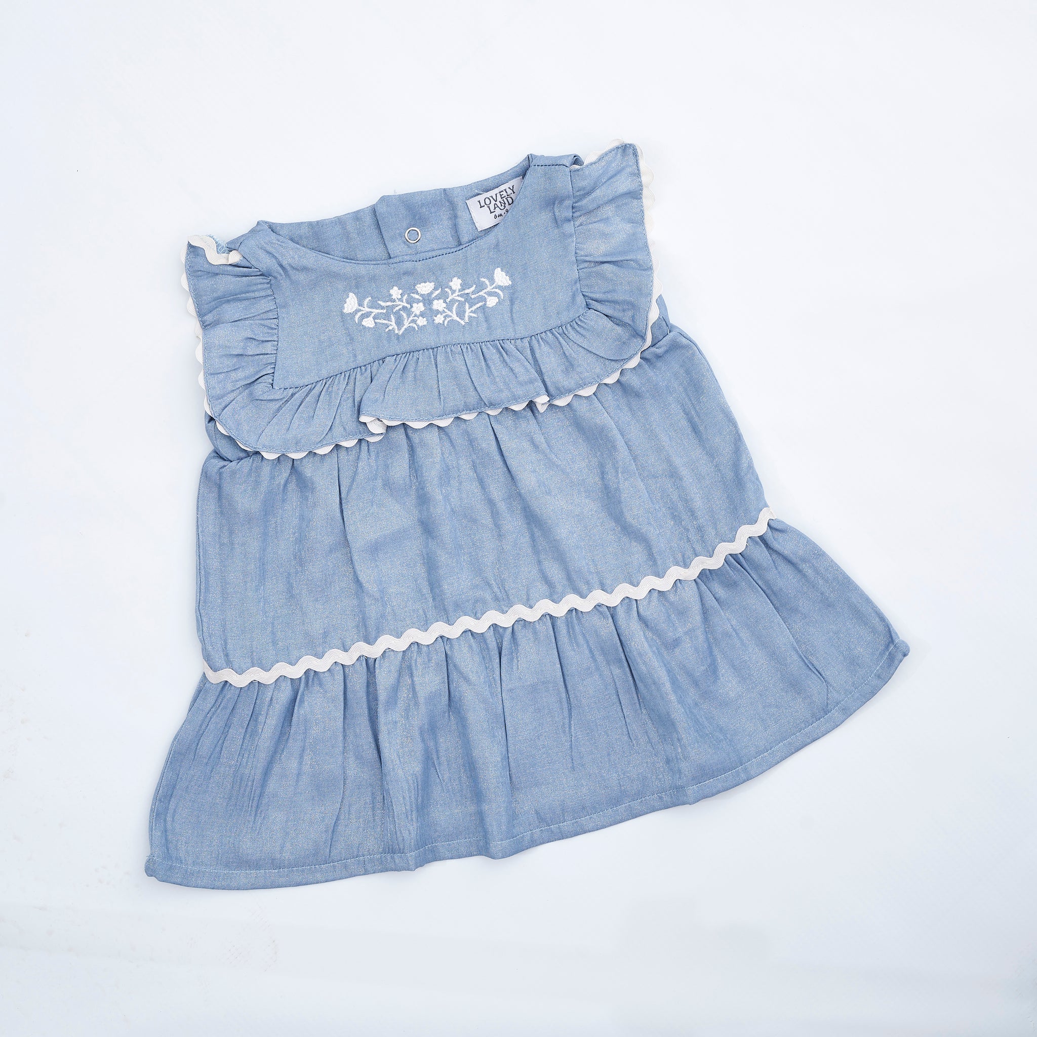 Embroidered dress with a sparkly fabric